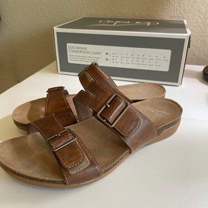 dansko rosie waxy burnished sandal- never worn size 9